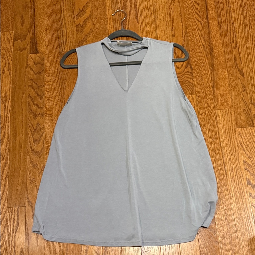 lavender field Light Blue V-Neck Sleeveless Tank